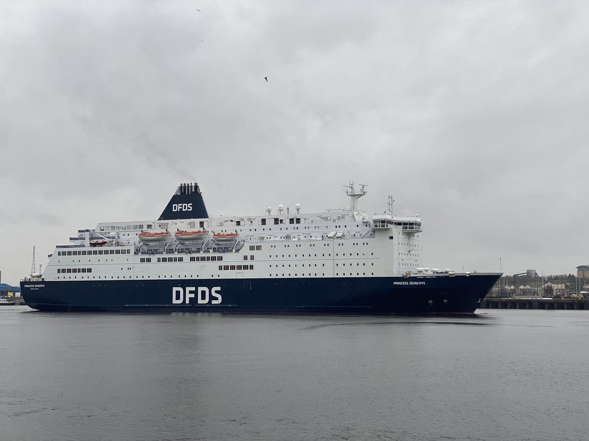 jsuttonwrites's tweet photo. @dfds_uk Princess Seaways departing Port of Tyne, North Shields for Ijmuiden on a grey rainy evening. #DFDS #PrincessSeaways #PortofTyne https://t.co/mD4f4yJ6r3