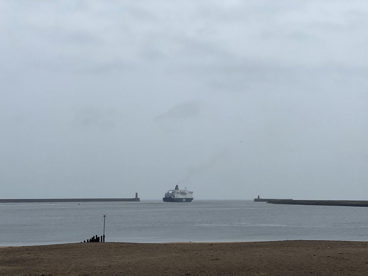 jsuttonwrites's tweet photo. @dfds_uk Princess Seaways departing Port of Tyne, North Shields for Ijmuiden on a grey rainy evening. #DFDS #PrincessSeaways #PortofTyne https://t.co/mD4f4yJ6r3