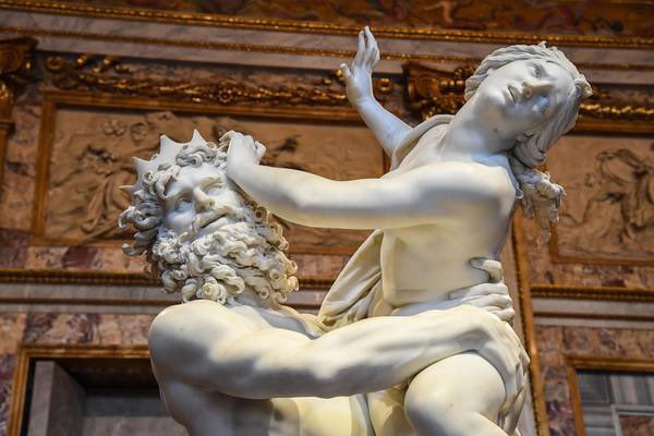 Historia detrás de una escultura… Al ver esta escultura de Gian Lorenzo Bernini podemos decir “y el mármol se hizo carne”. Jamás he visto más realismo y fuerza en una obra que en este rapto de Proserpina. Sigue hilo ⬇️⬇️⬇️