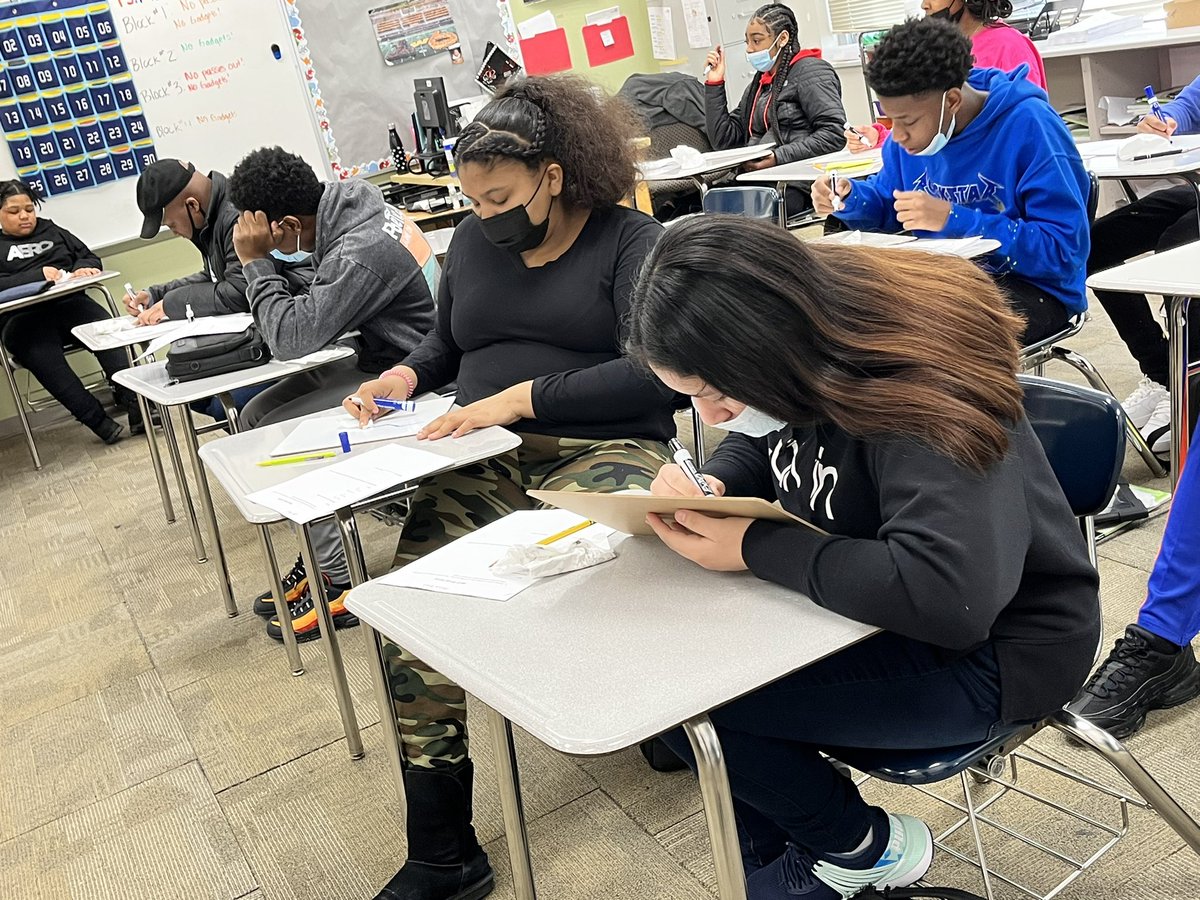 skellerCIMS's tweet photo. The students in Ms. Mathews’ math class work together to solve review problems. Each student has their own white board and would share their answers when ready. #warrenwill #discoverCIMS https://t.co/jq4QpdkUDY