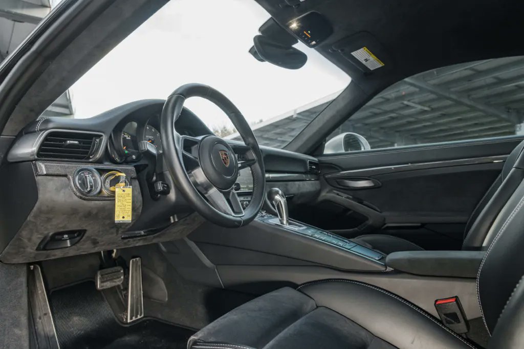 PorscheMarket's tweet photo. This 2016 #Porsche 911 GT3 RS is finished in GT Silver Metallic over a Black and GT Silver alcantara interior and has just under 3k original miles. #PorscheMarketplace

▶️ https://t.co/SWy3SSKpST https://t.co/8beBhaqsJJ