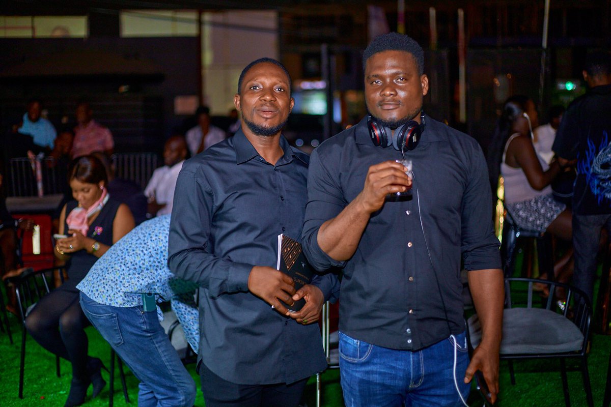 mawusevuvor's tweet photo. Sober Vs when the Cognac kicks in 😅

Dem lock we out but still we’re in da building 🙃 https://t.co/taR17dThFr