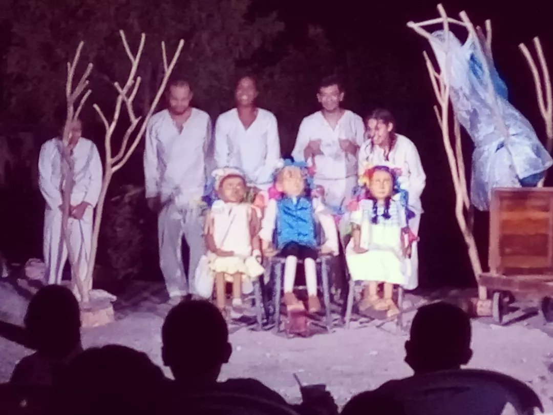 Alexflomen24's tweet photo. Teatro grupo mulato, asi comienza a trabajar el ayuntamiento de Tlatizapán de Zapata Morelos con pueblos indígenas, llevando eventos culturales con mensajes de reflexión sobre la vida de sienpre. Obra: XOCHIMANCAS https://t.co/Vd0cawzFsp