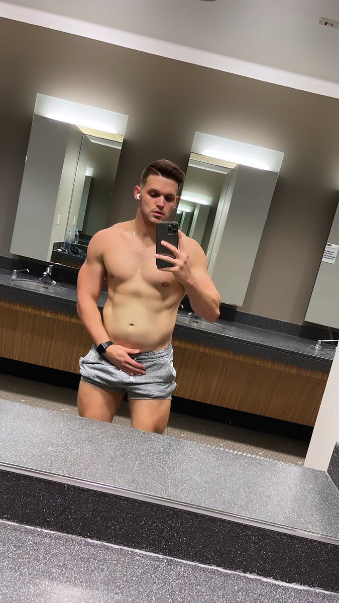 KolbyNotKobe's tweet photo. Thick ππΌπ #FirstTweet #cuzwhynot #fit #puttinginwork https://t.co/49EWLYBdvl