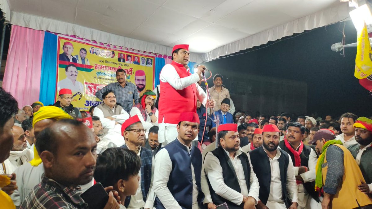 Chandan43700907's tweet photo. आज जनपद मऊ के शानदार प्रत्याशी जनाब #अब्बास_अंसारी जी के साथ उनके जनसमर्थन में चौपाल कर भारी मतों से जिताने की अपील की।

जनता का ये जनादेश,
आ रहे है श्री अखिलेश।

माननीय @yadavakhilesh जिंदाबाद https://t.co/v2eGeyU6cx