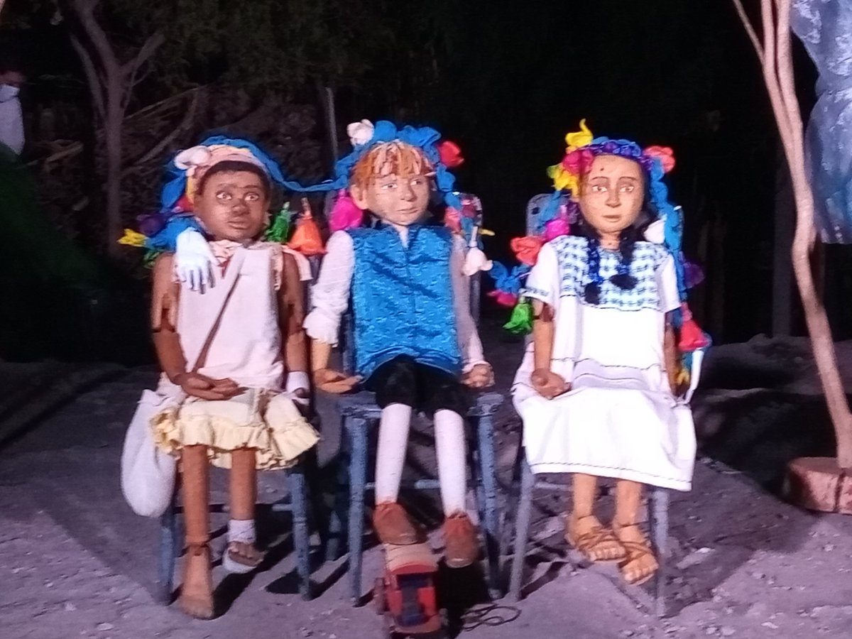 Alexflomen24's tweet photo. Teatro grupo mulato, asi comienza a trabajar el ayuntamiento de Tlatizapán de Zapata Morelos con pueblos indígenas, llevando eventos culturales con mensajes de reflexión sobre la vida de sienpre. Obra: XOCHIMANCAS https://t.co/Vd0cawzFsp