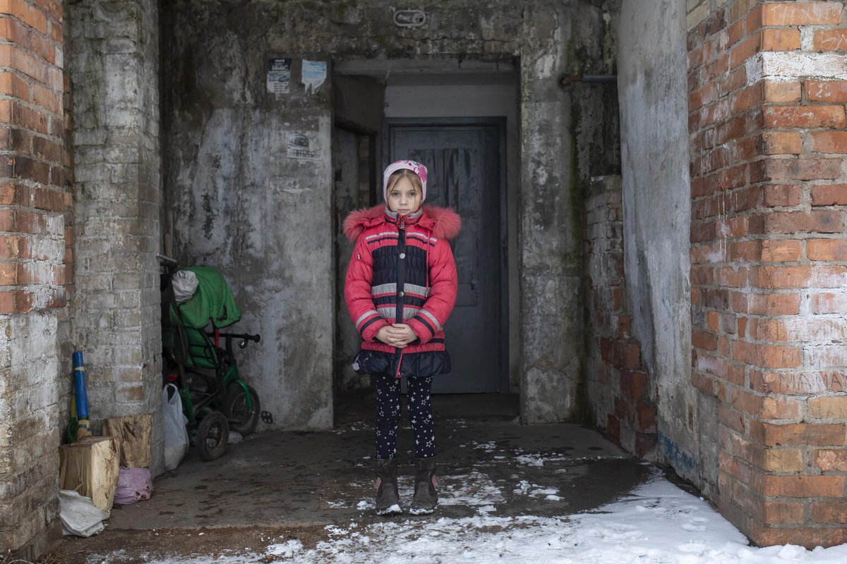 UNICEF_FR's tweet photo. 7,5 millions.

C'est le nombre d'enfants en Ukraine.

L’UNICEF appelle toutes les parties à ne pas prendre pour cible les infrastructures civiles dont dépendent les enfants, tels que les établissements de santé et les écoles.

Les enfants en Ukraine ont besoin de paix. https://t.co/LSWUX0mcJN