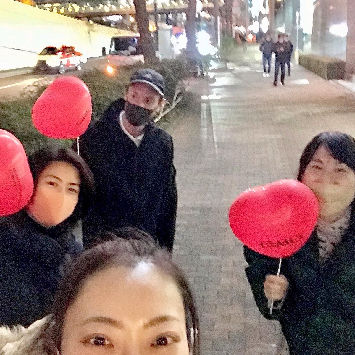 yullyishii's tweet photo. バンクシー展

世界平和とか
そんな大きなことを叶える力は持ち合わせていませんが

誰も傷付かず
悲しまず
笑顔が絶えない
そんな世の中だったらいいのにな
と願ったりはします

自分の身近な人のことしか想像できない小さな私ですが

生きてさえいれば

#Banksy #バンクシー #バンクシー展 #渋谷 https://t.co/Aio2jdJf2Y