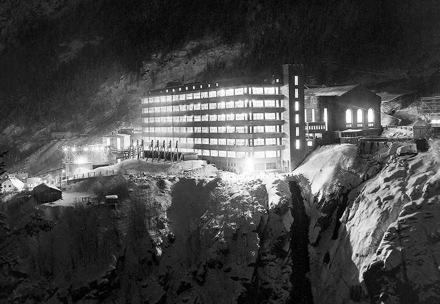 WWIIpix's tweet image. This day in 1943, Operation Gunnerside. The Norsk Hydro plant at Vermok, Norway, being used by the Nazi German nuclear research program, was successfully sabotaged by Norwegian SOE commandos. #WW2