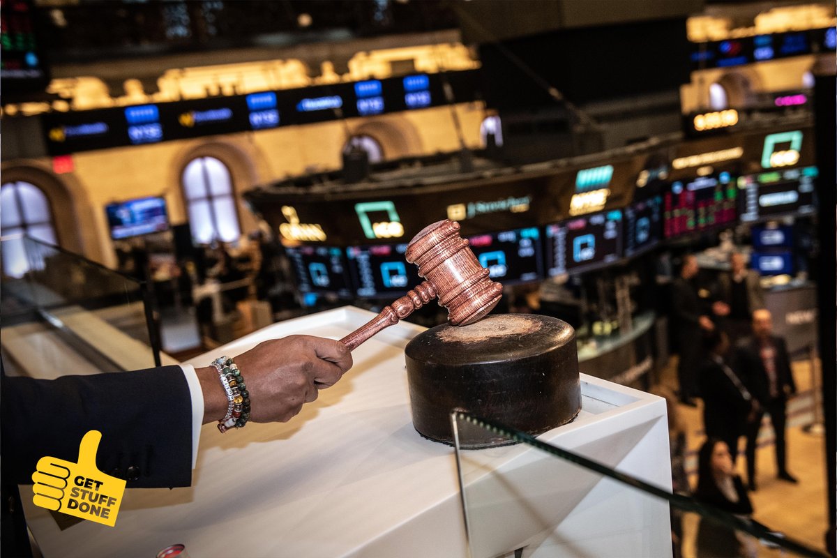 NYCMayor's tweet photo. It was an honor to ring the @NYSE bell on the final day of #BlackHistoryMonth to highlight how Black New Yorkers are crucial to New York City’s recovery. 

This is a moment to build a better, stronger and more inclusive economy — and we're going to get that done. #GSD https://t.co/gm15XuXw4m