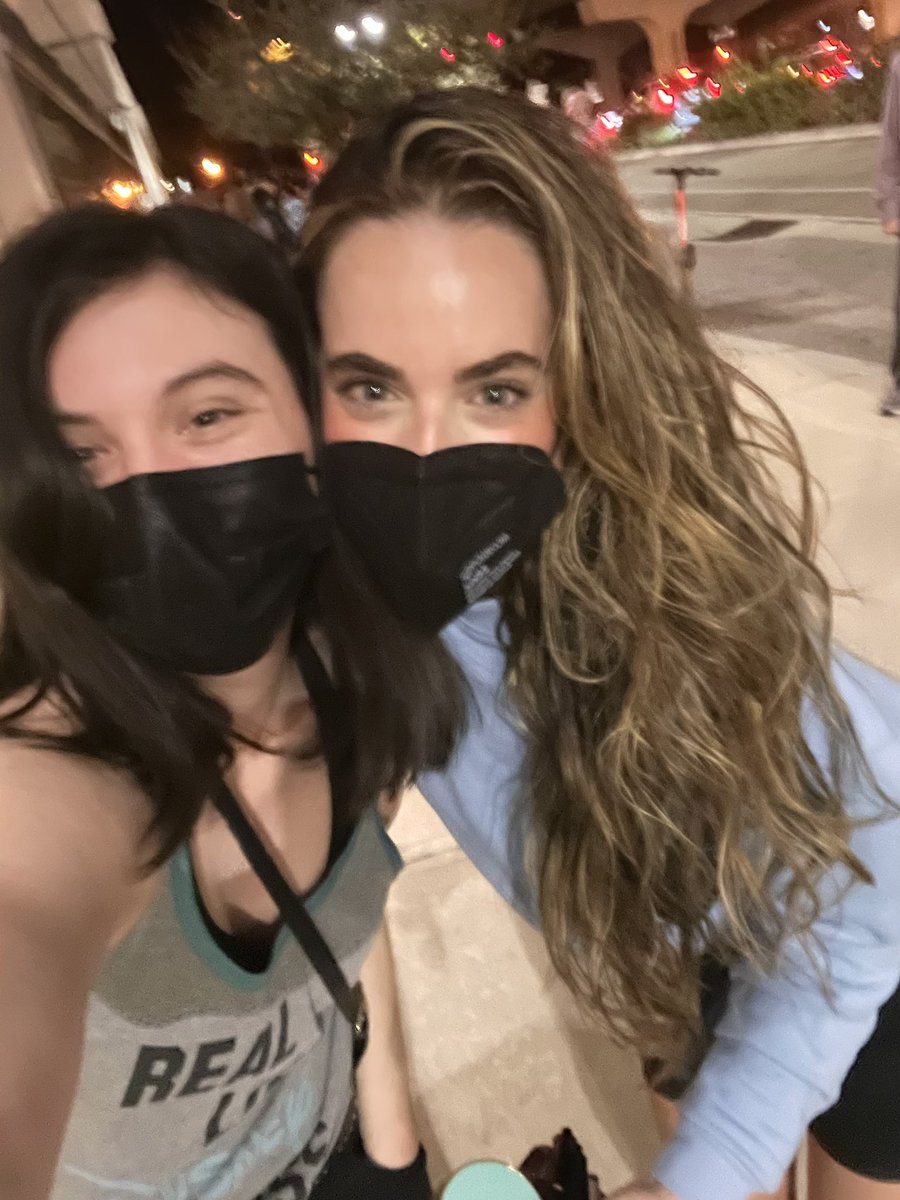 BeccaBTalksTV's tweet photo. reunited with my #FrozenTour faves โ๏ธ๐ such a fun weekend in Orlando! https://t.co/TrYMNWmLUz https://t.co/VKaPz2AjFr