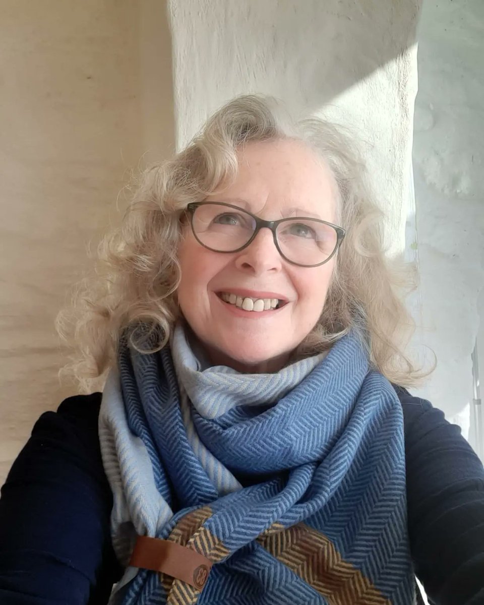 UrbanCountryCh1's tweet photo. Some more great pictures 
Thank you @margarethawkins806 
This time the lovely cosy Jewel blue scarf from Lot 83, this one is really soft and cosy and comes with a pompom 🥰😍
#scarfs #customersphotos  #urbancountrychic #accessories #cozy #soft #blue #makesaoutfit #standout https://t.co/LtZwxEoC5D