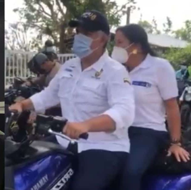 Carlos_AlmanzaA's tweet photo. El mal ejemplo de toda la clase política nacional y local, que miran al gremio de MotoTaxistas como una mina de votos, sin reparar el daño que le hacen a la sociedad, y a los mismos mototaxistas condenados a una actividad ilegal que no genera ningún desarrollo social ni económico https://t.co/pdI9kzBkeb