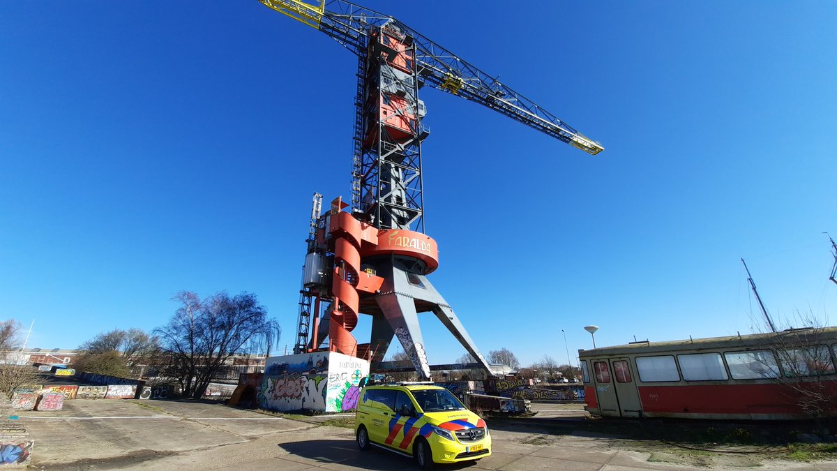 ziekendrager's tweet photo. Vandaag en morgen bezig om het niveau van de cursisten naar een nog hoger niveau te tillen. Klaar stomen voor het assessment Rapid Responder @AmbuAmsterdam #rijtraining #rijopleiding #ambulancerijtraining #bluelighttraining #blauwblauw #ambulanceresponding #ambulance https://t.co/WI4x5M3ND8
