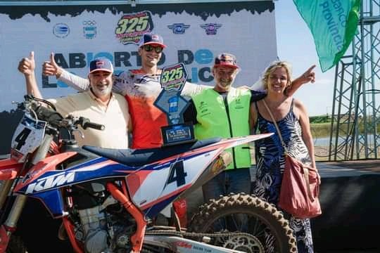 MFernandezTL's tweet photo. Enorme orgullo para Trenque Lauquen! Lo mejor del motocross nacional rugió en el magnífico #Circuito325....
Gran fin de semana con el regreso del Abierto de la República...más de 120 pilotos de todo el país a los que esperamos nuevamente.
#Camod
#Motocross https://t.co/7YcODLeKNQ