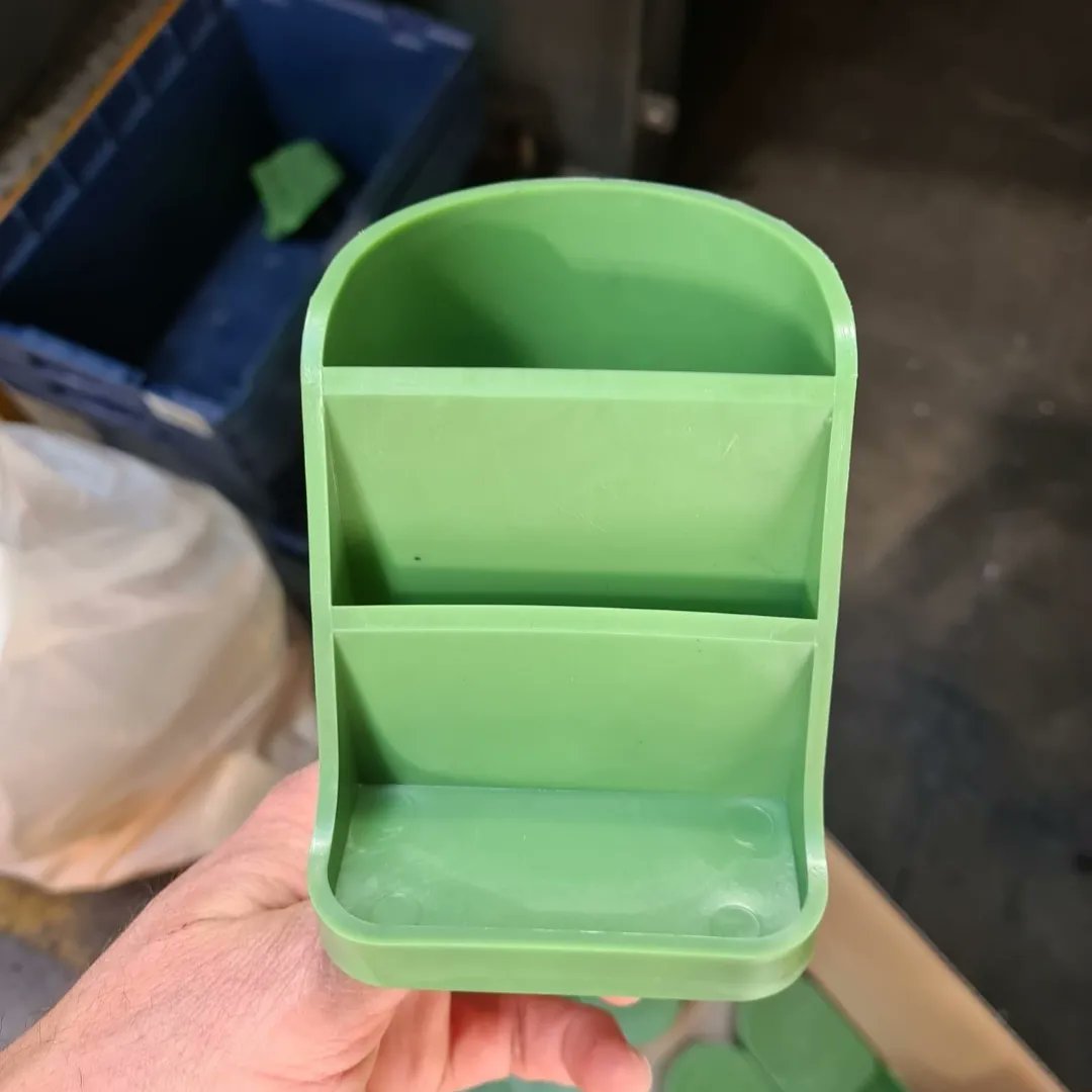 cholita_recicla's tweet photo. nos EMOCIONA !!!!! hoy Héctor comparte como va la fabricación de los PORTABOLIS MAS SOSTENIBLES DEL MUNDO , por lo menos para nosotros.... no me canso de hablar de nuestro EQUPAZO , que opinas de la transformación de 100 gr de RESIDUO = RECURSO ???????? ECODISEÑO ......SIIIIIIII https://t.co/xe6jM3hzro