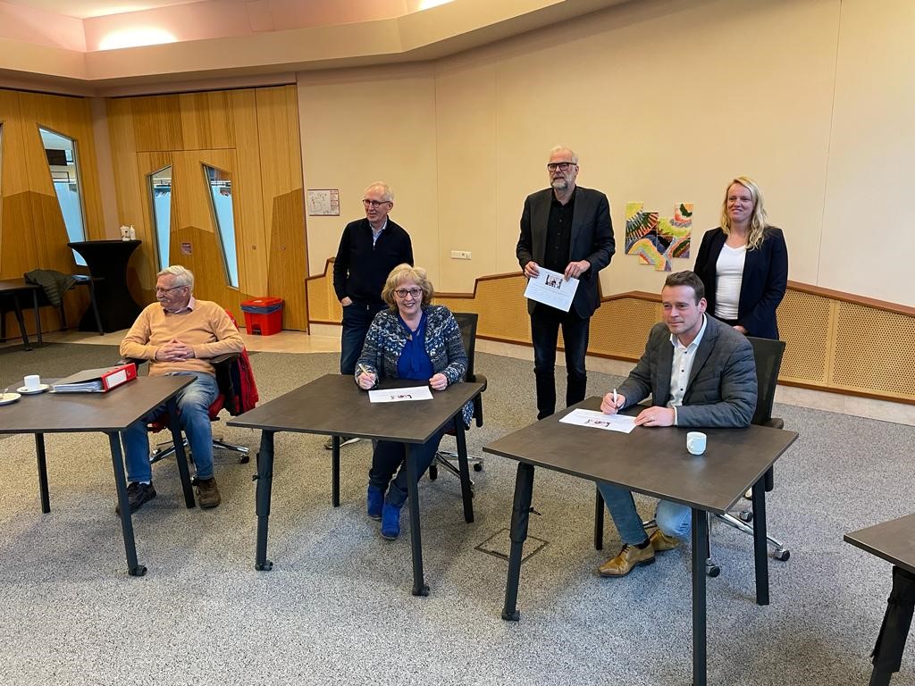 Woensdag werden door de Gemeente Sint-Michielsgestel, Woonstichting JOOST, Huurders van Joost, Huurdersbelang Woonmeij en Woonmeij de prestatieafspraken voor 2022 getekend. Meer hierover: bitly.ws/oPgT #natuurlijksamen #prestatieafspraken