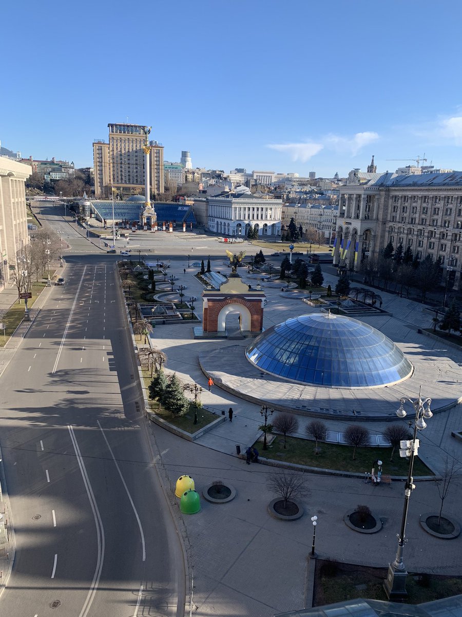 ArmanSoldin's tweet photo. After 4 days of travelling, finally made it to #Kyiv under a beautiful blue sky where dozens and sometimes hundreds of people are queuing in front of supermarkets to try make the most of the end of curfew while others put up improvised barricades as negotiations start in 🇧🇾 #afp https://t.co/hGnrjhOQUT