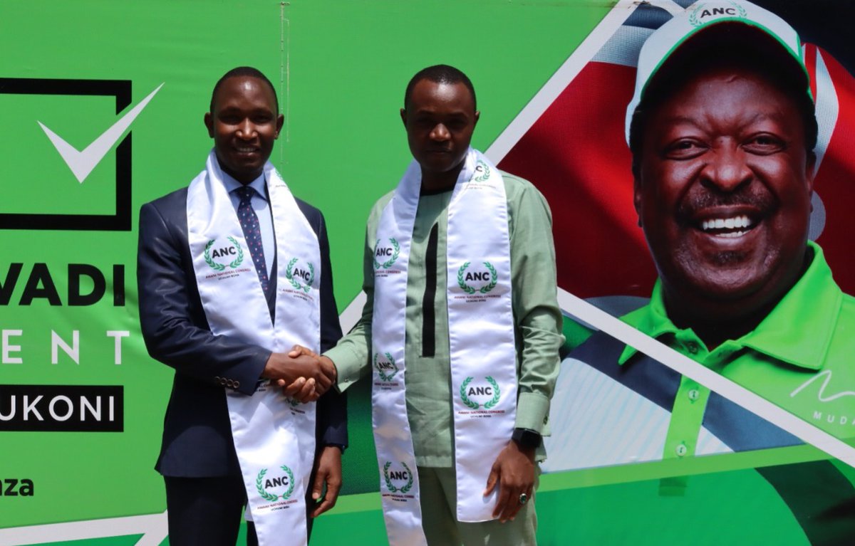 GikuruSK's tweet photo. As the earthquake intensifies, @anc_party continues to have an inflow of aspirants from all corners of the Republic. Today I received Mr Paul Mugo who is Aspiring to be the Gatundu North Member of Parliament.
#ChamaNiANC
#EarthQuakeEffect https://t.co/iFYmlqlx4l
