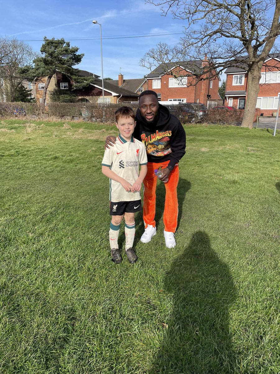 SteChristian21's tweet photo. Naby Keïta on Saturday morning supporting local grassroots football ⚽️ The day before the big final! Naby spent 5 minutes with Sebastian (son) asking him questions, and just being kind and considerate. Top guy and what a great performance yesterday #YNWA 👍👌💪 @LFC https://t.co/YMHTCOc8Kl
