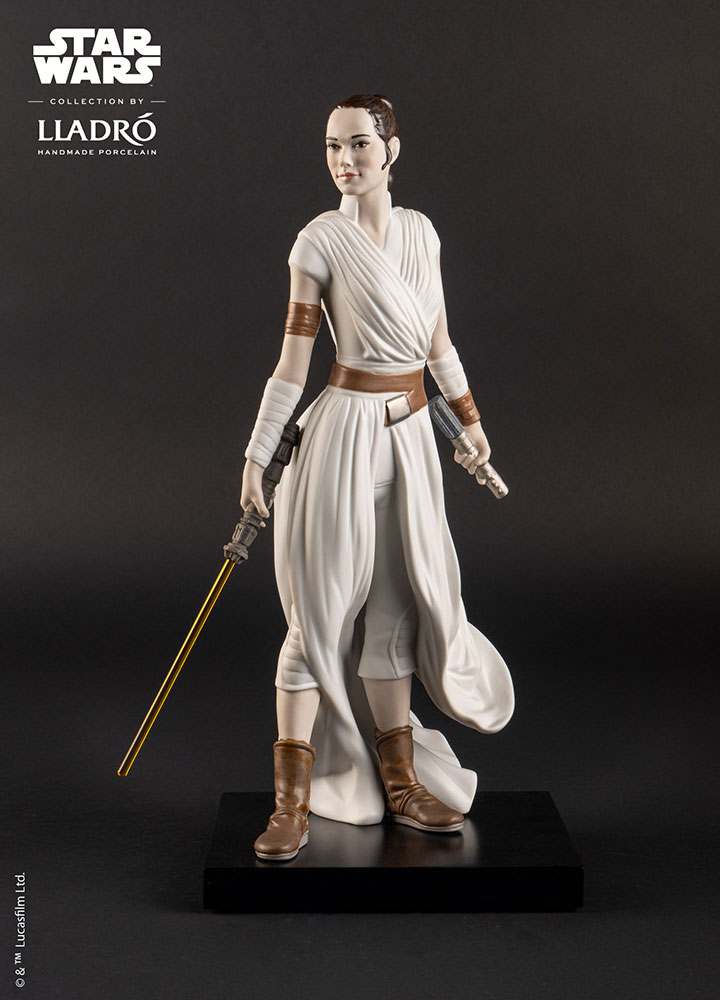 ThePfeiferCon's tweet photo. Having a focus is something many collectors do. As most of you know, our focus is #Rey.  The section is called: #HeresRey. This Rey piece was gifted to us by @_EricPfeifer’s parents, features Rey from #TheRiseofSkywalker. The piece is made by @lladro and is completely porcelain. https://t.co/xHZuskoy7J