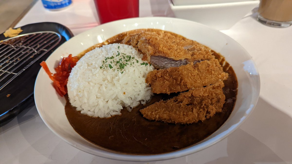 johnblueriggs's tweet photo. Went to a Japanese restaurant last night. Since watching 'Restaurant in Another World's on @Crunchyroll been craving Japanese curry (mine with tonkatsu) and wanted to try a coffee float and Mont Blanc for the first time. #TheCameraEatsFirst https://t.co/xvEDhJJ1SW