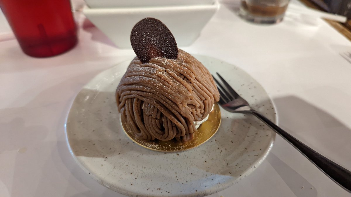 johnblueriggs's tweet photo. Went to a Japanese restaurant last night. Since watching 'Restaurant in Another World's on @Crunchyroll been craving Japanese curry (mine with tonkatsu) and wanted to try a coffee float and Mont Blanc for the first time. #TheCameraEatsFirst https://t.co/xvEDhJJ1SW