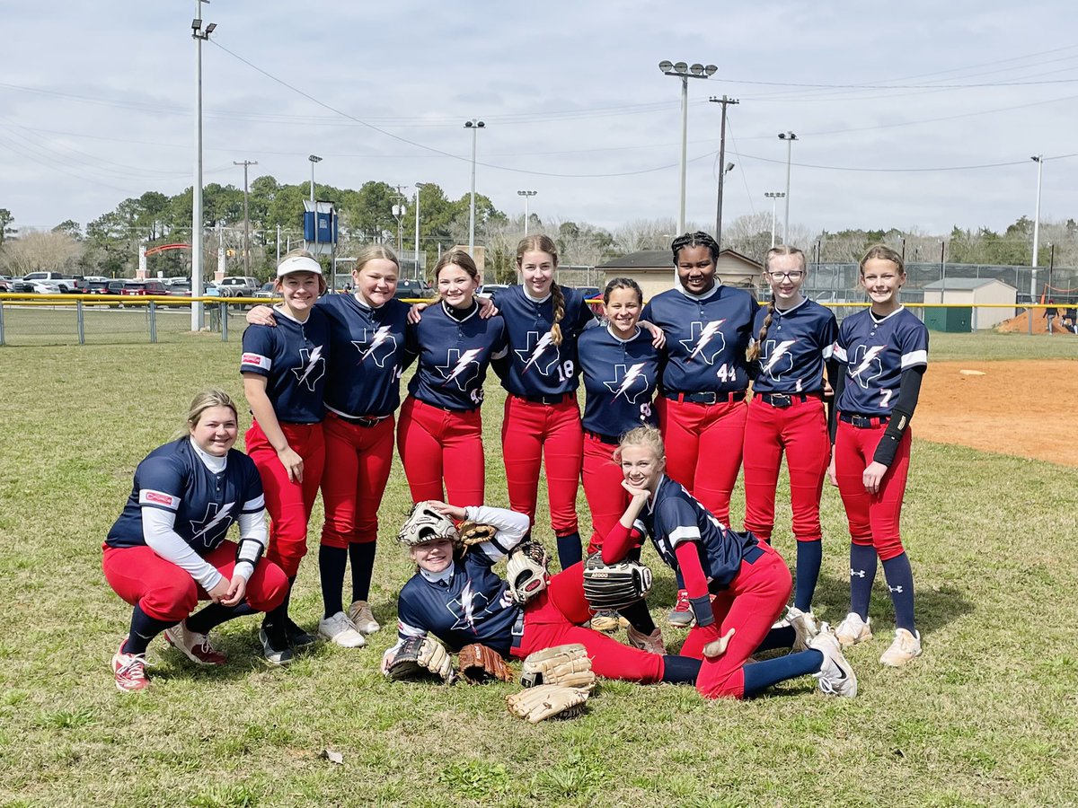 TexasBlazeZito's tweet photo. 14u⚡️ came home with 3rd place out of 14 in the USFA Stage 2 Gold Cup tournament this weekend in Houston ‼️#justthebolts⚡️ 🥎❤️ https://t.co/DxpPPL8Fid
