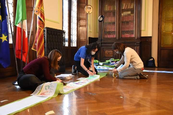 AnnamariaLia's tweet photo. Mani per la ricerca 🖐️

#hands4rare #RareDiseaseDay #unipd #dsb https://t.co/KxGBoqkPcI