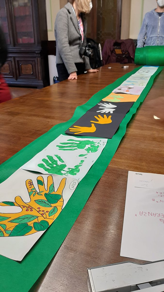 AnnamariaLia's tweet photo. Mani per la ricerca 🖐️

#hands4rare #RareDiseaseDay #unipd #dsb https://t.co/KxGBoqkPcI