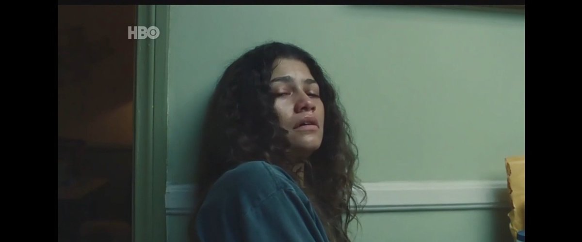 holyoptimism's tweet photo. a diferença da rue completamente debilitada pra ela sóbria é imensa e isso só faz eu afirmar como a atuação da zendaya é fascinante, é uma das maiores atrizes dessa geração, se não a maior https://t.co/zxoRGpNSBR