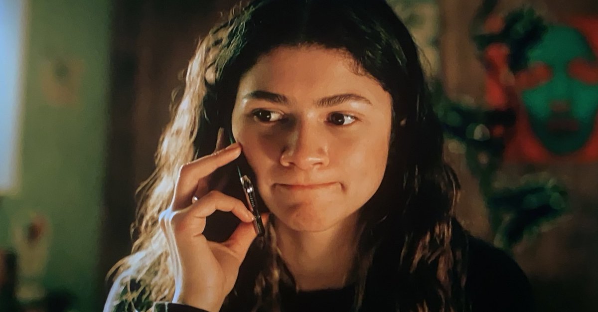 holyoptimism's tweet photo. a diferença da rue completamente debilitada pra ela sóbria é imensa e isso só faz eu afirmar como a atuação da zendaya é fascinante, é uma das maiores atrizes dessa geração, se não a maior https://t.co/zxoRGpNSBR
