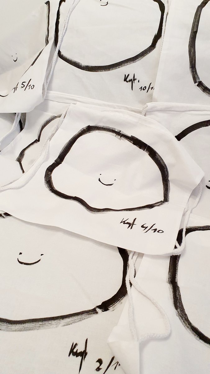 KunstNFT's tweet photo. Here is your chance to become a unique bagholder.
10 token bags are in existence, numbered and signed.
This is a "Schnitzeljagd", which means I will drop hints for the bag drop locations.

Keep your eyes peeled!

Bussis, euer Kunst. :)

#NFT #FindersKeepers #KunstNFT #Wien https://t.co/VgG33NtZIG