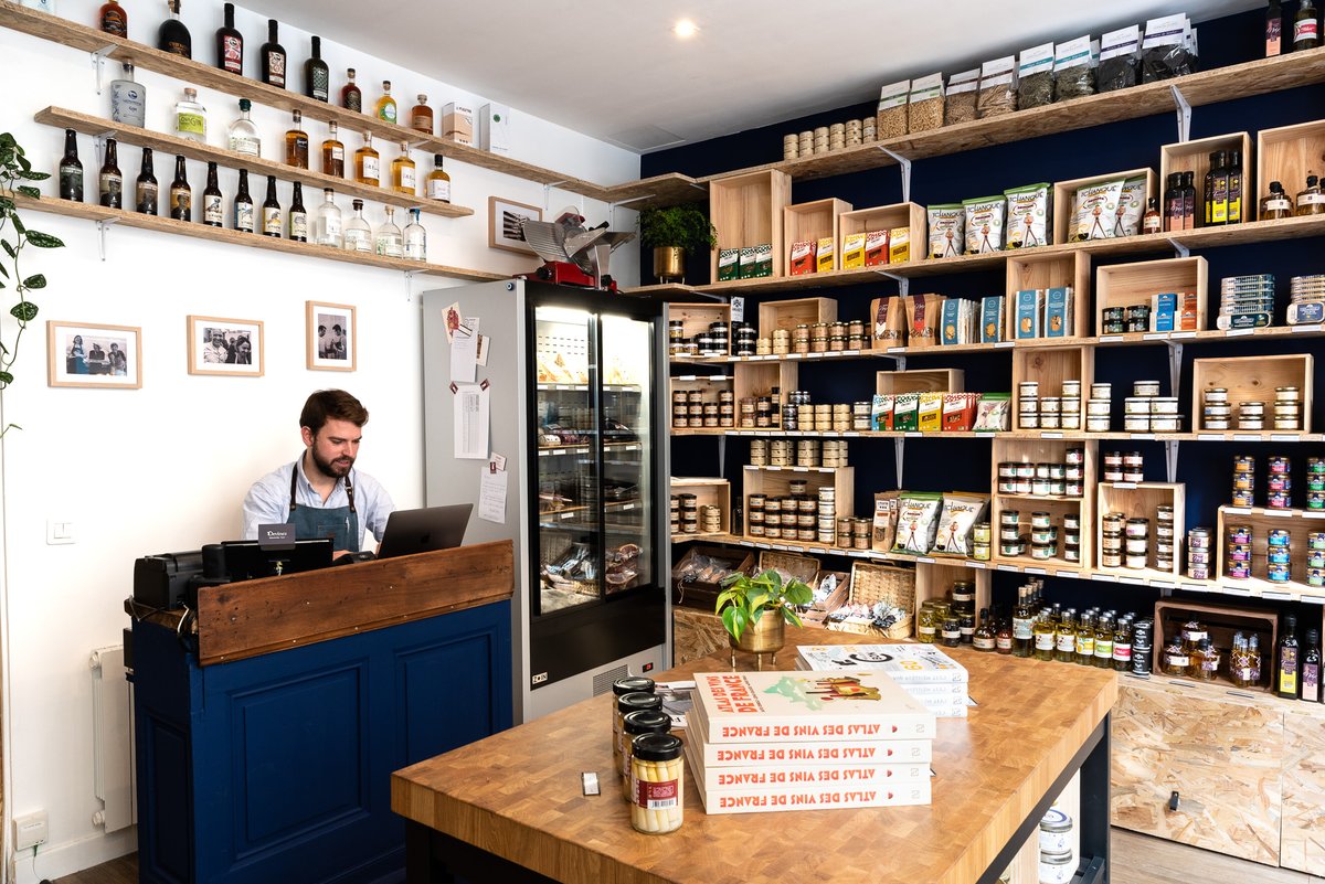[PORTRAIT] Jean-Damien, Félicien et Laurent sont amis de longue date et passionnés de gastronomie. Ensemble, ils ont décidé d’ouvrir l'épicerie fine / cave « Devinez » mettant à l’honneur les producteurs français.
→semaest.fr/la-semaest/act…

183 rue Legendre #Paris17