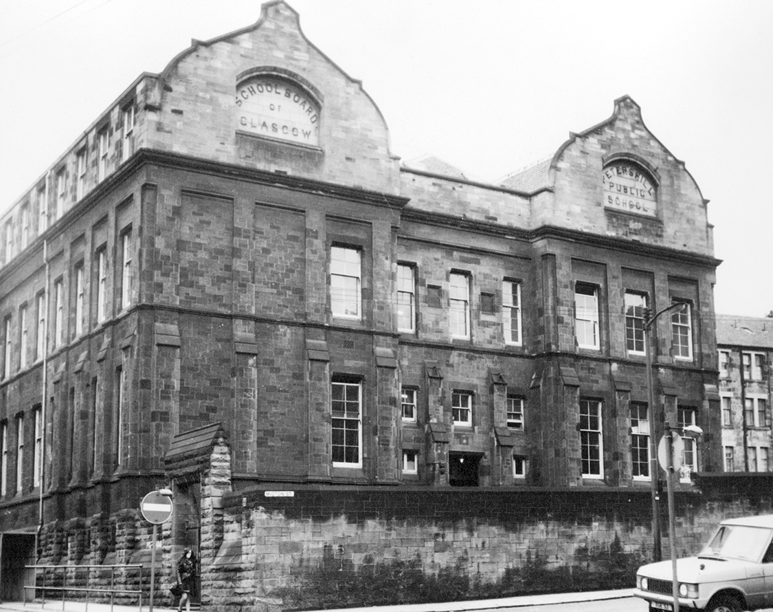 Time for another #ThrowbackThursday 

The Petershill Annexe of Albert Secondary School, Petershill Road, c1970.

Originally Petershill Public School, the building was designed by John Baird Junior for Glasgow School Board and it was built in 1887.

#albertsecondary #throwback