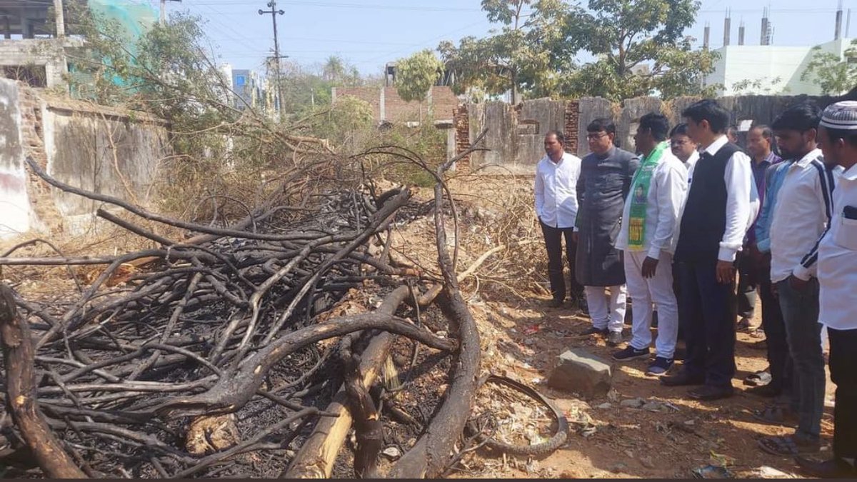 SaquibKhanMBT's tweet photo. @KTRTRS sir, is there no democracy in Telangana ? Your party counselor of ward 16 ranganna is treating SK Majid(MBT president Armoor) of dire consequences if he works of @MBTparty ,Req @TelanganaDGP,@cp_nizamabad to take strict action against him. https://t.co/jN2x3vzSZn