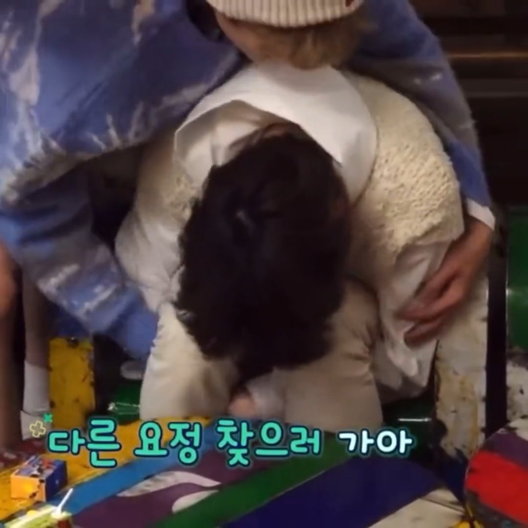 chewbycheww's tweet photo. A TXT TO DO ANALYSIS SHORT THREAD🐰🦊🧸🐿️🐧

Soobin: Chill. Likes taking his time. Always ends up being ganged up by the members, tries to aegyo out of his way. Ultimately fails. When he has no chances of winning, he gives up and just chills throughout the game. https://t.co/wtmTnMOEJC
