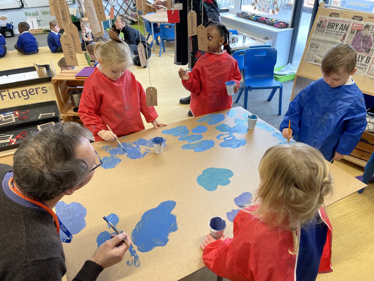 TempleLearning's tweet photo. We have had a brilliant start to the week with our amazing artist @PBProjects
So much care and attention from all the children! We cant wait to see the finished pieces! #art #engagement #learning #reallylooking #peterbaldry #cardboardart https://t.co/8TLHMxFefx