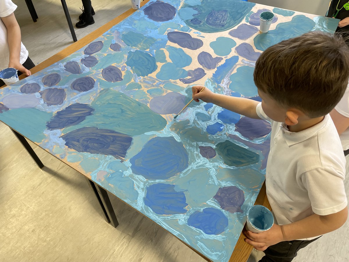 TempleLearning's tweet photo. We have had a brilliant start to the week with our amazing artist @PBProjects
So much care and attention from all the children! We cant wait to see the finished pieces! #art #engagement #learning #reallylooking #peterbaldry #cardboardart https://t.co/8TLHMxFefx