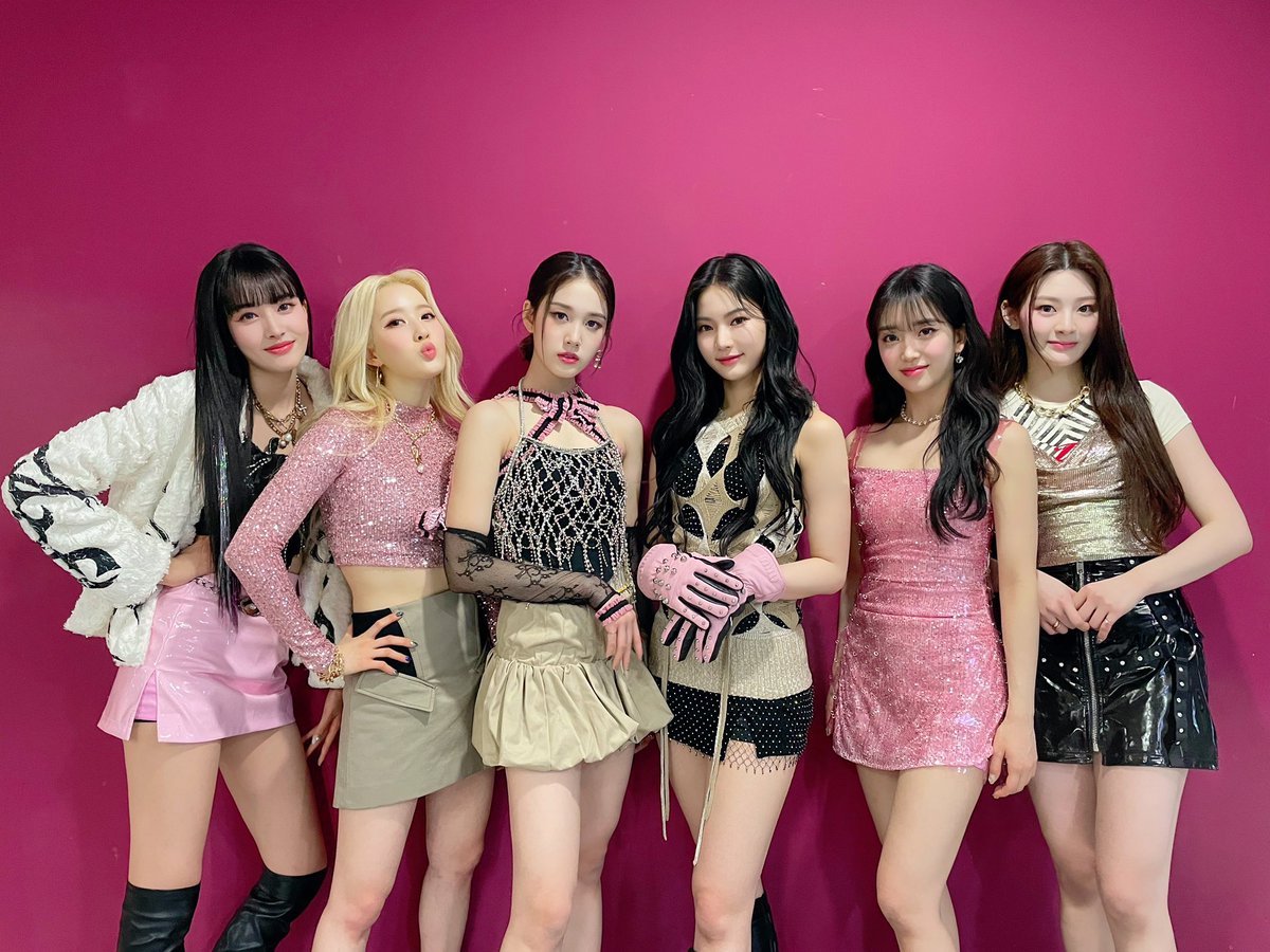 sumimbae's tweet image. On today’s stage, our pounding hearts are dazzling. We’ll surely become stars, shining brightly. We’ll jump boldly with our power. ★