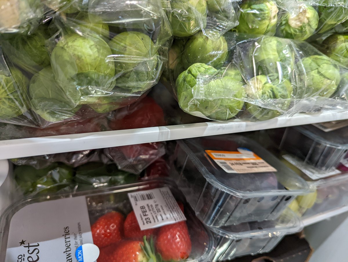 reptonCT's tweet photo. 🥕🍓The Community Fridge is full - Strawberries, Carrots, Figs plus lots more. If you're passing Repton Connect, please pop in and help yourself! Nom Nom Nom 🥕🍓 https://t.co/B85Ts7wCw9