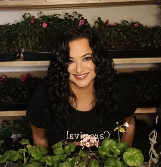 ChrisCarambia's tweet photo. Flowers are in full bloom at Underground Greens!! Been transplanting like a madwoman! #undergroundgreens #SunyIDS #SUNYPolyInst https://t.co/sxsFR92PAX