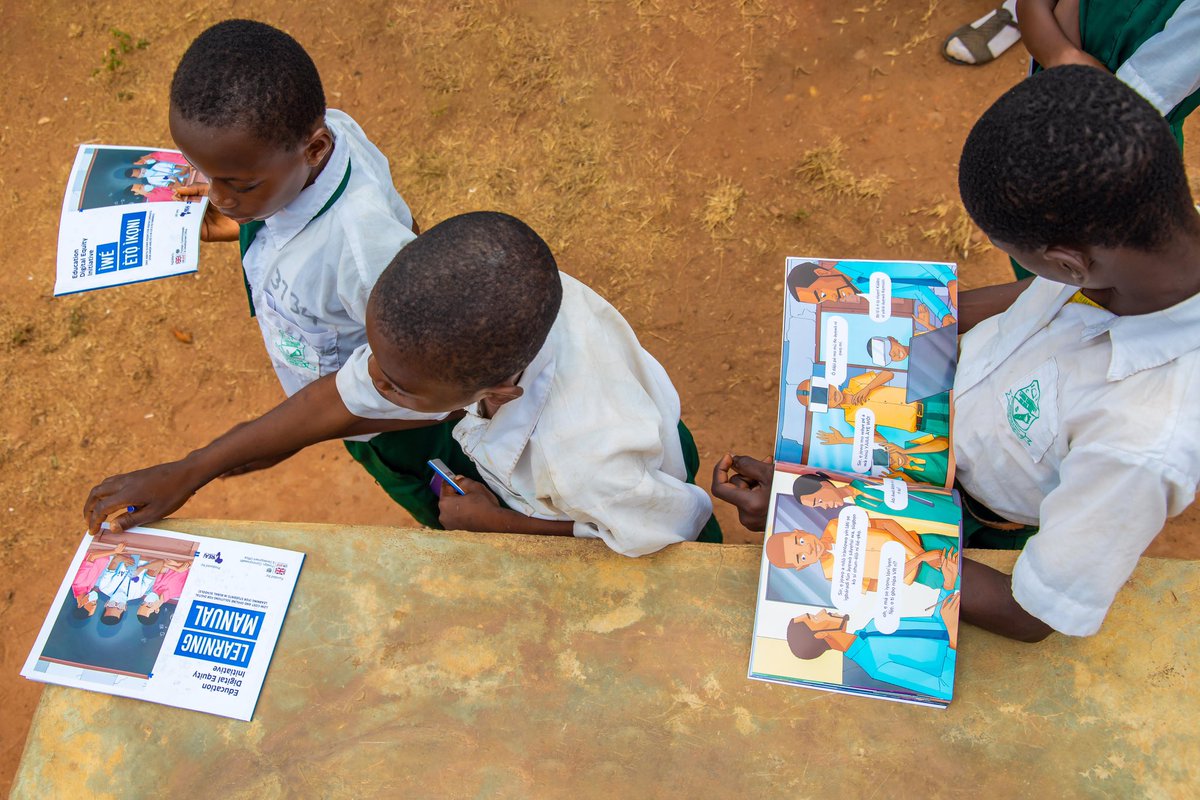 Areai4Africa's tweet photo. The excitement of the students in Ogun State seeing "Iwe eto Ikoni" - the #DigitalLearningManual in their mother tongue language, Yoruba, paved the way for an engaging read-aloud session.
You too can download the manual in Yoruba, Hausa & English here:
https://t.co/Mcnl1LoJ1A https://t.co/fwI3CZYIfb