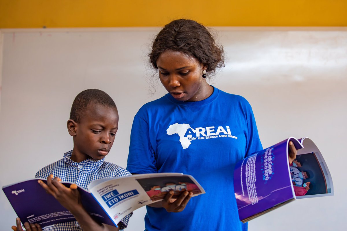 Areai4Africa's tweet photo. The excitement of the students in Ogun State seeing "Iwe eto Ikoni" - the #DigitalLearningManual in their mother tongue language, Yoruba, paved the way for an engaging read-aloud session.
You too can download the manual in Yoruba, Hausa & English here:
https://t.co/Mcnl1LoJ1A https://t.co/fwI3CZYIfb