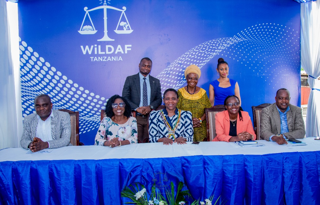 FCSTZ's tweet photo. Waziri wa @maendeleoyajami Dorothy Gwajima, Afisa Mradi wa @FCSTZ  Shamsia Manu &amp; wadau mbalimbali ktk picha ya pamoja. Waziri ametembelea ofisi za @WiLDAFTz ktk ziara yake &amp; kupata taarifa kuhusu uanaharakati wa kupinga ukatili wa kijinsia pamoja &amp; utekelezaji wa MTAKUWWA https://t.co/g2YNOhsyHp