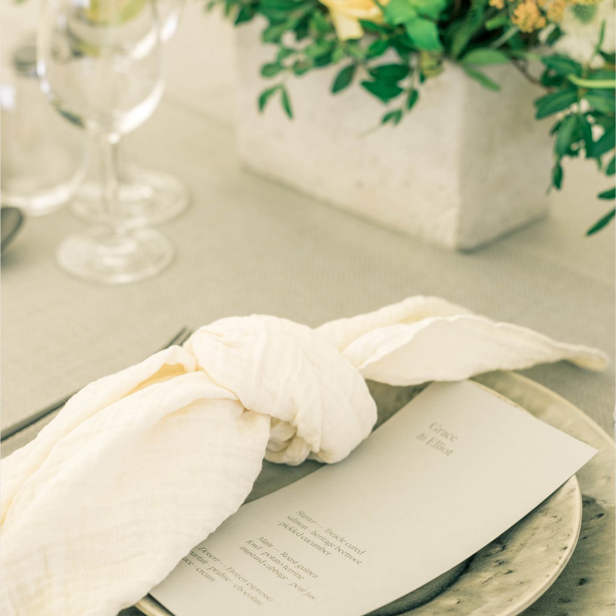 The simplest of details 😍

Linen - @just_4_linen

#Details #Linen #Wedding #AttentionToDetail #SetUp #TableSettings #Flowers #SoJoKitchen

📸 - @gyangurungphoto