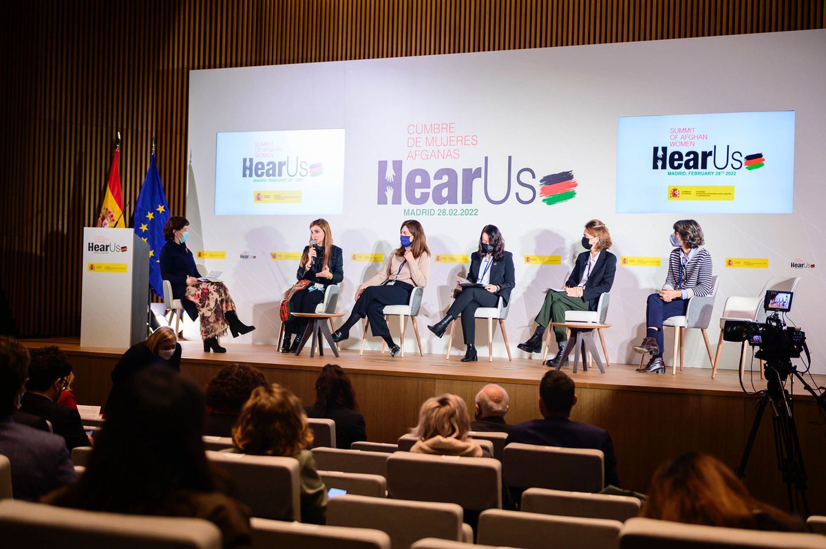 MAECgob's tweet photo. El @MAECgob ha organizado hoy la ​Cumbre de mujeres afganas #HearUs, una plataforma de cooperación para responder a sus necesidades tanto en Europa como en Afganistán.

Aquí puedes ver el vídeo completo del evento: https://t.co/S9XSaNIwKQ https://t.co/3XxZAiM7Ru