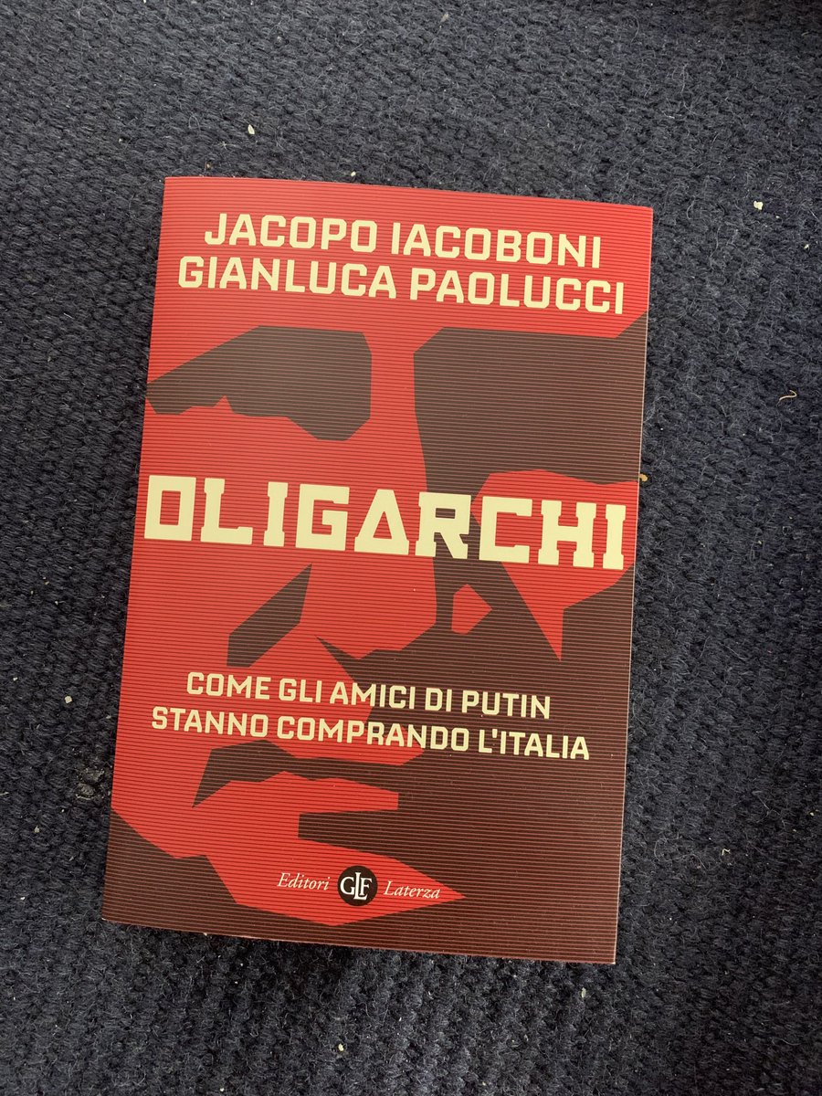jacopo_iacoboni's tweet photo. Quando fui minacciato dalla Difesa russa, l’allora premier, il 5S Giuseppe Conte, si preoccupò di difendere Putin,  non un giornale italiano minacciato, @lastampa.

Le due citazioni che aprono Oligarchi ⁦@editorilaterza⁩ : https://t.co/w5o6lHOltH