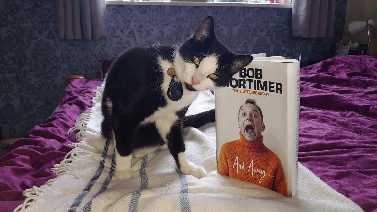 CCLibraryteam's tweet photo. We're launching our #readingchallenge for all @CrawleyCollege students. Read 6 different things, fill in a diary. Come to Crawley Library to join. Incentives and prizes too. This year's theme #BooksandBeasts so send us a pic of your pet. Here's Boba with Bob's autobiography! https://t.co/32CcabY5fC