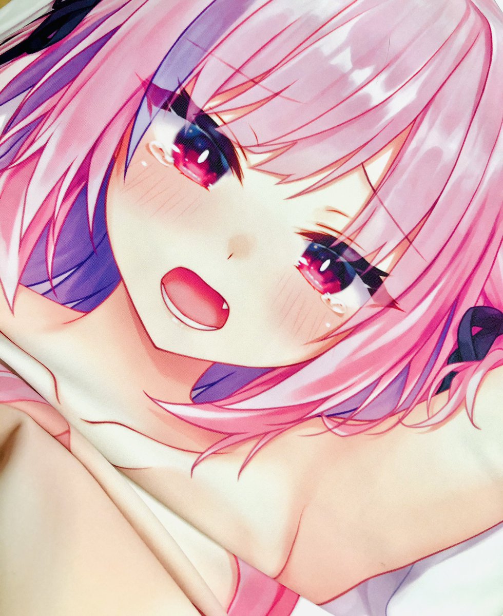 「うう、、、何するんですか」
「そ!そんなことしても!ミルのピノはあげませんからね〜!」
#生駒ミル ちゃん抱き枕カバー色校遊び。 